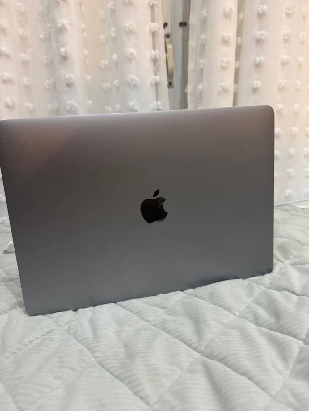 MacBook Pro (13-inch, 2016, Four Thunderbolt 3 Ports)